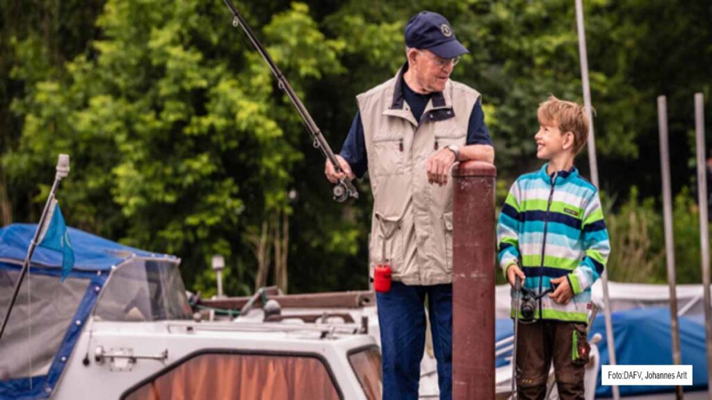 6,24 Millionen Deutsche gehen mindestens einmal im Jahr angeln. Dabei erfreut sich Angeln zunehmender Beliebtheit bei Jung und Alt. Foto: DAFV, Johannes Arlt