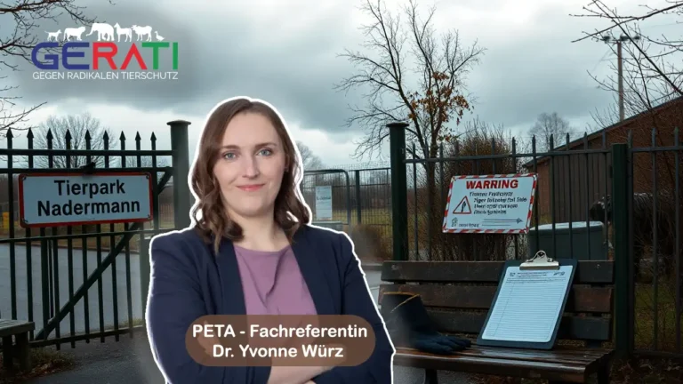 Eingang des Tierparks Nadermann mit Tigergehege im Hintergrund an einem wolkenverhangenen Tag mit Dr. Yvonne Würz