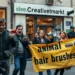Wenn Ideologie den Verstand ersetzt – Warum veganer Aktivismus oft an der Realität scheitert 8 Radikale Demonstration im Rahmen des veganer Aktivismus vor einem Bastelladen mit Megaphonen und Transparenten.