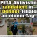 PETA Protest Dehner in einem Gartencenter mit einer jungen Frau, die mit Megafon und Zettel vor Tierkäfigen steht, während Mitarbeiter sie beobachtet
