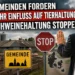 Gemeinden Einfluss Tierhaltung Dänemark: Politiker stoppt symbolisch Schweinehaltung vor Bauernhof mit Stoppschild und Gemeinde-Schild
